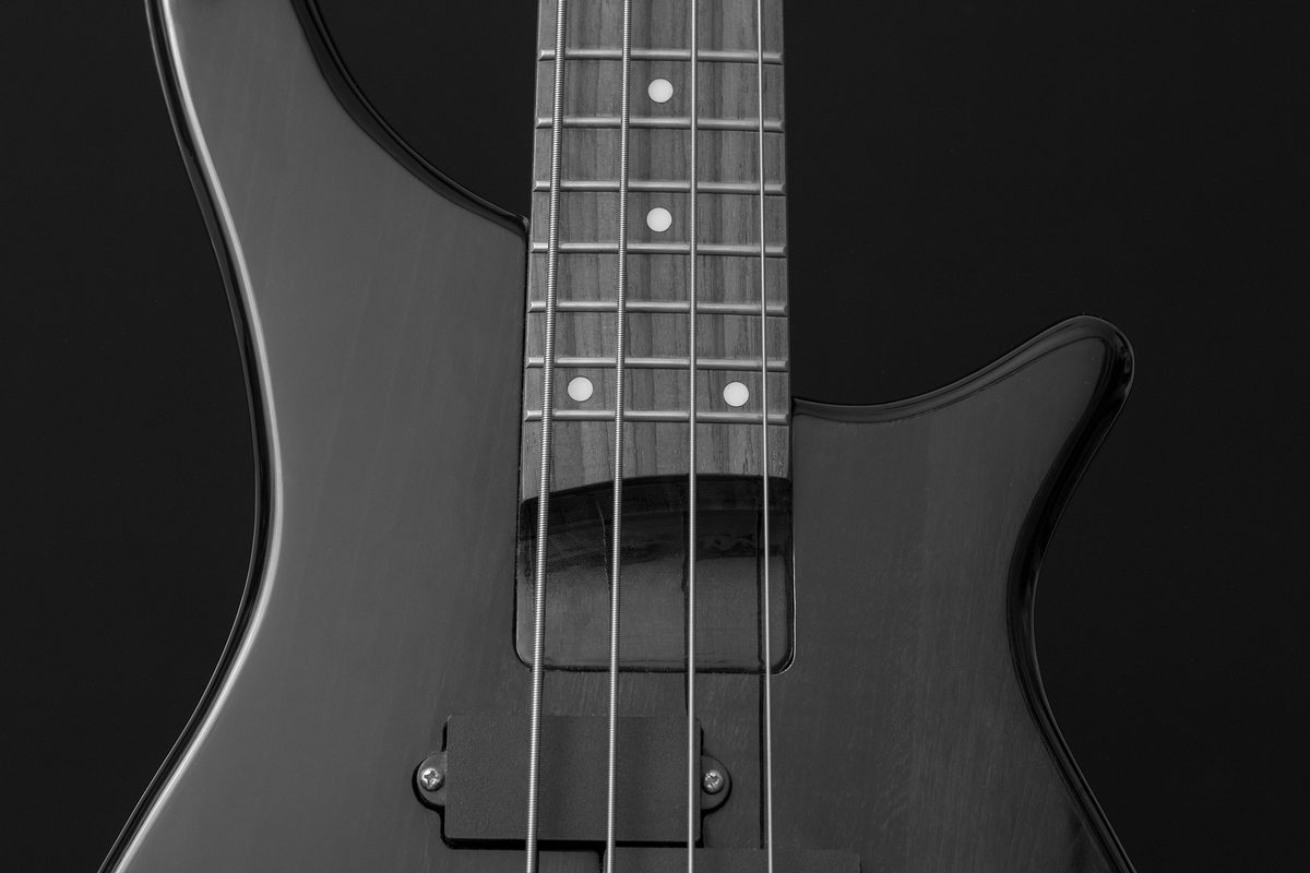 Korpus und Hals eines E-Basses